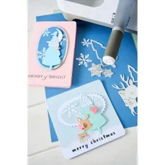Beispielkarten „Merry & Bright" und „Merry Christmas" mit winterlichen Motiven im Oval-Rahmen.