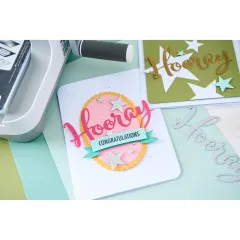Beispielkarten „Hooray" mit Sternen und Schriftzug-Stanzformen.