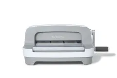 Sizzix Big Shot Plus von vorne mit Kurbelgriff und Einführschlitz