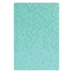 Türkisfarbener Cardstock mit dem geprägten Konfetti- und Luftschlangenmuster der Prägeschablone