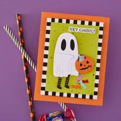 Selbstgemachte Halloween-Grußkarte im A2-Format mit gestanzten Lagen und Geist-Motiv