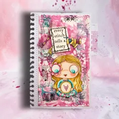 Gestaltetes Notizbuch mit pinkem Hintergrund und Stempelmotiven von Janet Klein
