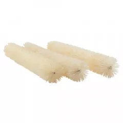 Drei cremefarbene Flaschenbürsten-Girlanden in gebogener Position, zeigt Flexibilität und Struktur des Materials