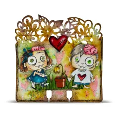 Goldenes Haus-Rahmen-Die-Cut mit zwei Puppen grüne Augen, rotes Herz, Blumenkrone, Pflanzentopf und Schmetterlinge