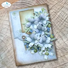 Graublauer Gänseblümchen-Strauß auf schlichter Winterkarte.