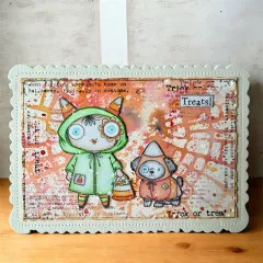Grußkarte mit wellenförmigem Rand, Clear Stamps Charakter in grünem Kostüm mit Hundefigur auf Mixed-Media Hintergrund mit Text und Floral-Elementen