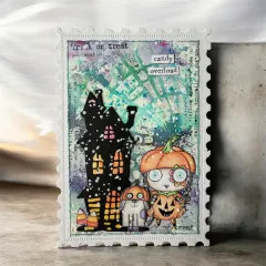 Gestempelte Halloween-Karte mit schwarzem Spukhaus, Kürbis-Mädchen und Hund, buntem Mixed Media Hintergrund in Türkis und Violett