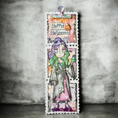 Lesezeichen-Format-Karte mit Halloween-Motiv, grüne Haare, Zauberin mit Kessel und Potion Flasche, beige Rand mit Loch zum Aufhängen