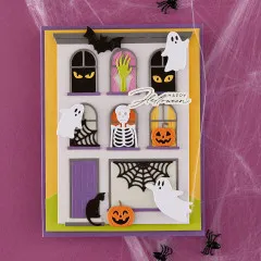 Handgefertigte Halloween Karte mit beleuchtetem Spukhaus und Spinnennetz-Akzenten