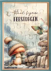 Selbstgemachte Weihnachtskarte mit gepuzzeltem Motiv, Pilz und Schmetterling