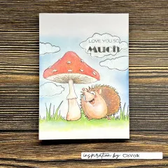 Karte „Love You So Much" mit Igel neben Fliegenpilz vor blauem Himmel mit Wolken.
