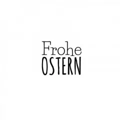 Holzstempel Frohe Ostern von Blau in Gelb mit schwarzem Schriftzug auf weißem Hintergrund