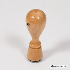 Blau in Gelb Holzstempel Reh stehend auf weißem Grund