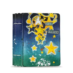 Blau-grünes Junk-Journal-Cover mit gelber Mond-und-Sterne-Stanzform und Schriftzug „Star Struck"