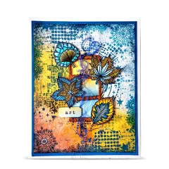 Mixed-Media-Karte mit Blättern in Blau, Gelb und Orange und Etikett art