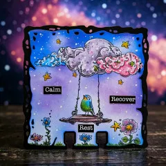 Karte mit Wolken, Vogel auf Schaukel unter Sternen und Etiketten Calm, Rest, Recover
