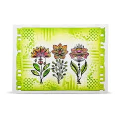 Karte mit drei Folk-Art-Blüten vor gelbgrünem Schablonen-Hintergrund
