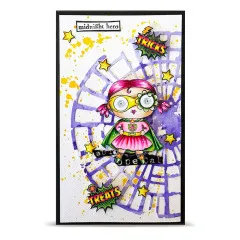 Karte mit Superhelden-Mädchen, pink-grünem Cape, Tricks-Treats-Stempel, lila Strahlen-Effekte, gelbe Sterne
