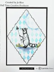 Grußkarte mit Alliumblüten, Schmetterlingen und Diamond-Chequerboard-Hintergrund
