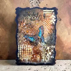 Karte im Wellenrahmen mit blauem Schmetterling, Buchstaben, Punktraster und Zahl 16