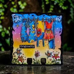 Karte mit Wäscheleine voller Kleider, Blumen auf Blau-Gelb-Verlauf und Originality