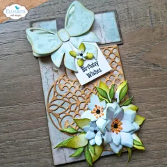 Kartenhalter mit hellblauer Schleife, Gitterrahmen, blauen Blüten und Tag Birthday Wishes