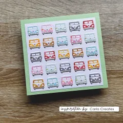 Quadratische Karte mit geprägten und bunt colorierten Hippie-Bussen auf grünem Kartenrücken