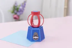 Freigestelltes Foto des fertigen Kaugummiautomaten-Modells ohne Verpackungstext.