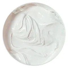 Nahaufnahme der weißen, cremigen Plaster-Coat-Strukturpaste