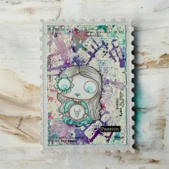 Künstlerische Postkarte im Briefmarken-Design mit Janet Klein Stempelmotiv