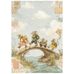 Reispapier Motiv: Vier Mäuse beim Drachen steigen über Brücke mit Blick auf Wasser, Wolken und nostalgische Details