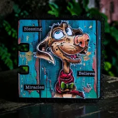 Mini-Album-Seite 'Blessing – Believe – Miracles' mit Hund vor türkiser Holzwand