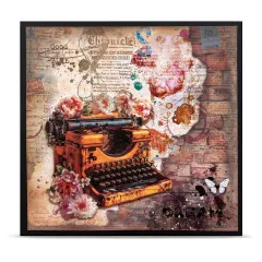 Collage im Vintage-Zeitungslook mit Pfingstrosen, weißem Schmetterling und Schriftzug „Dream” um die gelbe Schreibmaschine