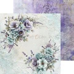 Musterpapier mit herzförmigem Blütenkranz auf Spitzendeckchen-Textur, Rückseite lila Damast-Relief