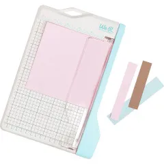 Mini Paper Cutter mit Schneidekopf hochgeklappt, Schneideplatte mit Millimeter-Markierungen sichtbar