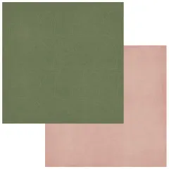 Doppelseitiges 12x12-Papier mit olivgrünem Landkarten-Konturmuster auf der einen und zartrosa einfarbiger Fläche auf der anderen Seite.