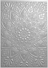 Silbern geprägtes Mandala-Muster auf Cardstock in Nahaufnahme