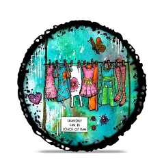 Runde Karte mit Wäscheleine voller Kleider, Schmetterling und Laundry can be loads of fun