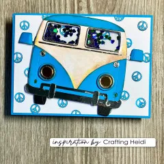 Blaue Shaker-Karte mit Hippie Bus, Herzchen-Pailletten in den Fenstern und Peace-Zeichen-Hintergrund