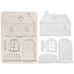 Stamperia Silikonform 'Christmas Cottage' mit weißem Gipsabguss: Landhaus, Fenster, Tür und Gartenzaun.