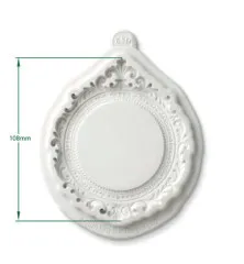Freigestellte Silikonform mit eingezeichneter Höhenangabe von 108 mm für das Rahmenmotiv