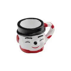 Einzelne Snowman Mug von vorne mit Henkeldetail, schwarze Krempe, weißer Körper, lächelndes Gesicht, rote Verzierungen