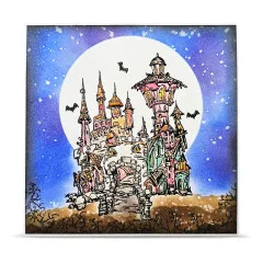 Bastelprojekt mit blauem Hintergrund: Gotisches Schloss mit Türmen, Mond und Fledermäuse mittels Clear Stamps gestempelt