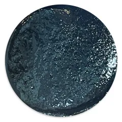 Nahaufnahme der schwarzen Strukturpaste mit funkelndem Glitter
