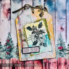 Großes Tag mit Stechpalme, Tannenbäumen und Etikett Happy Holidays