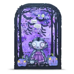 Kunstwerk mit Vampirin in violettem Grund, Fledermäuse, Blumen-Augen, Text Love Bites und dekorative Elemente auf schwarzem Cardstock