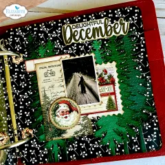 Weihnachtlich gestaltete Scrapbook Seite mit grünen Tannenbäumen
