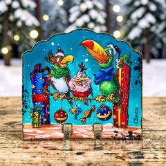 Winterliche Karte 'Cheers' mit drei Vögeln auf verschneitem Holzsteg